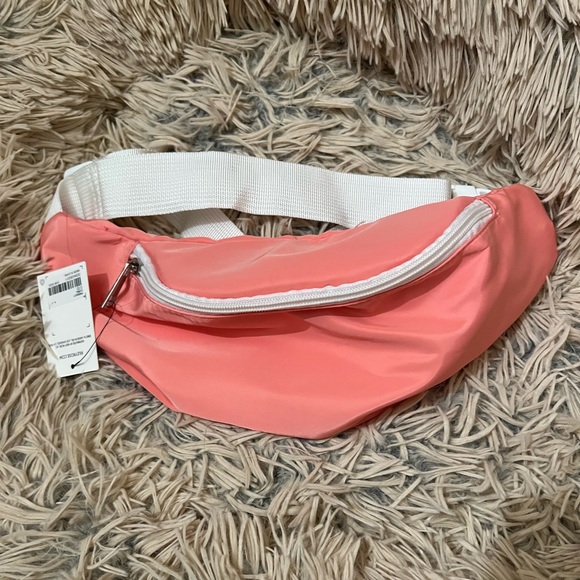 Riley Rose Fanny Pack - Picture 1 of 3